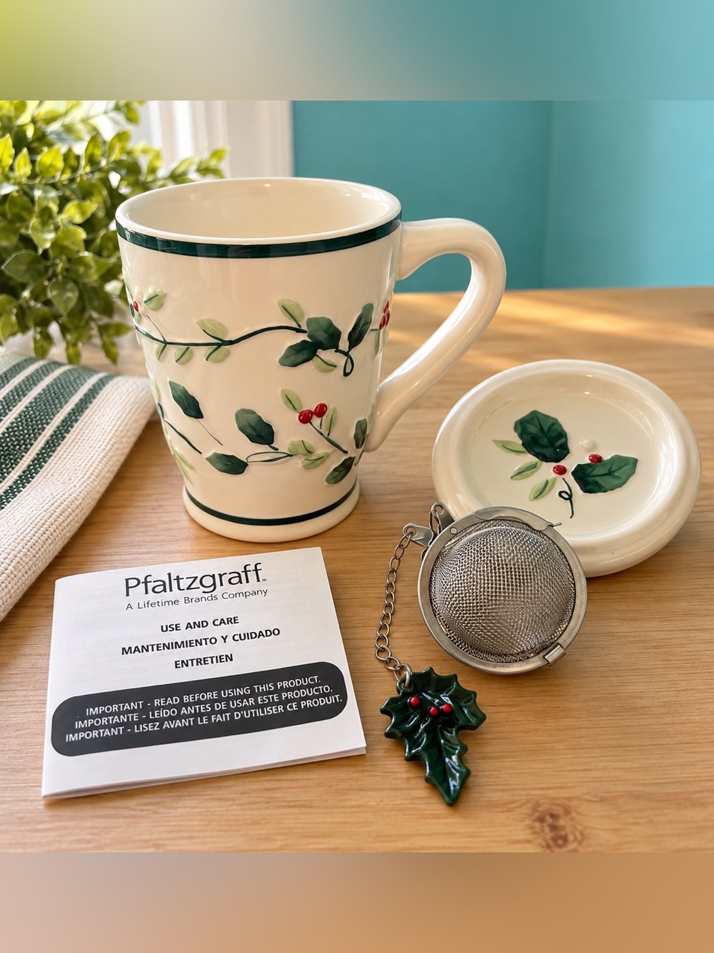 Pfaltzgraff Winterberry Covered Mug with Infuser, 12 fl oz